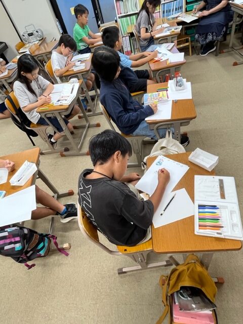 紙をどっさりいただきました。いただいた紙は大切に楽しく使っています♪ - 学び舎ノビントス